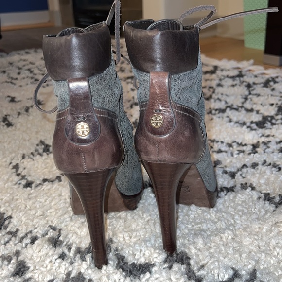 TORY BURCH Gray leather Lace Up High Heel Booties with wood sole Size 8 - Picture 5 of 8
